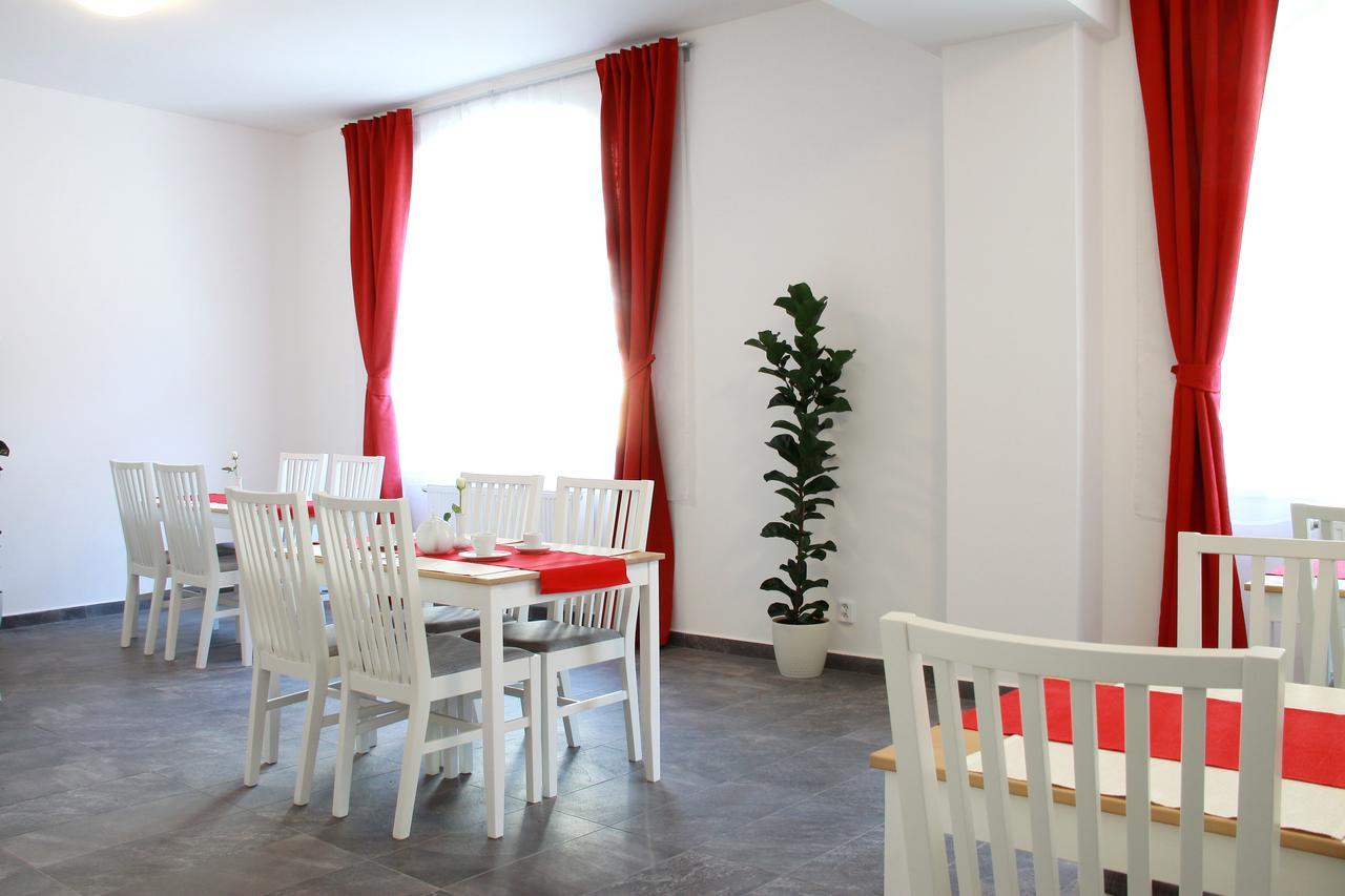 יאסימוב Hotel Vera מראה חיצוני תמונה
