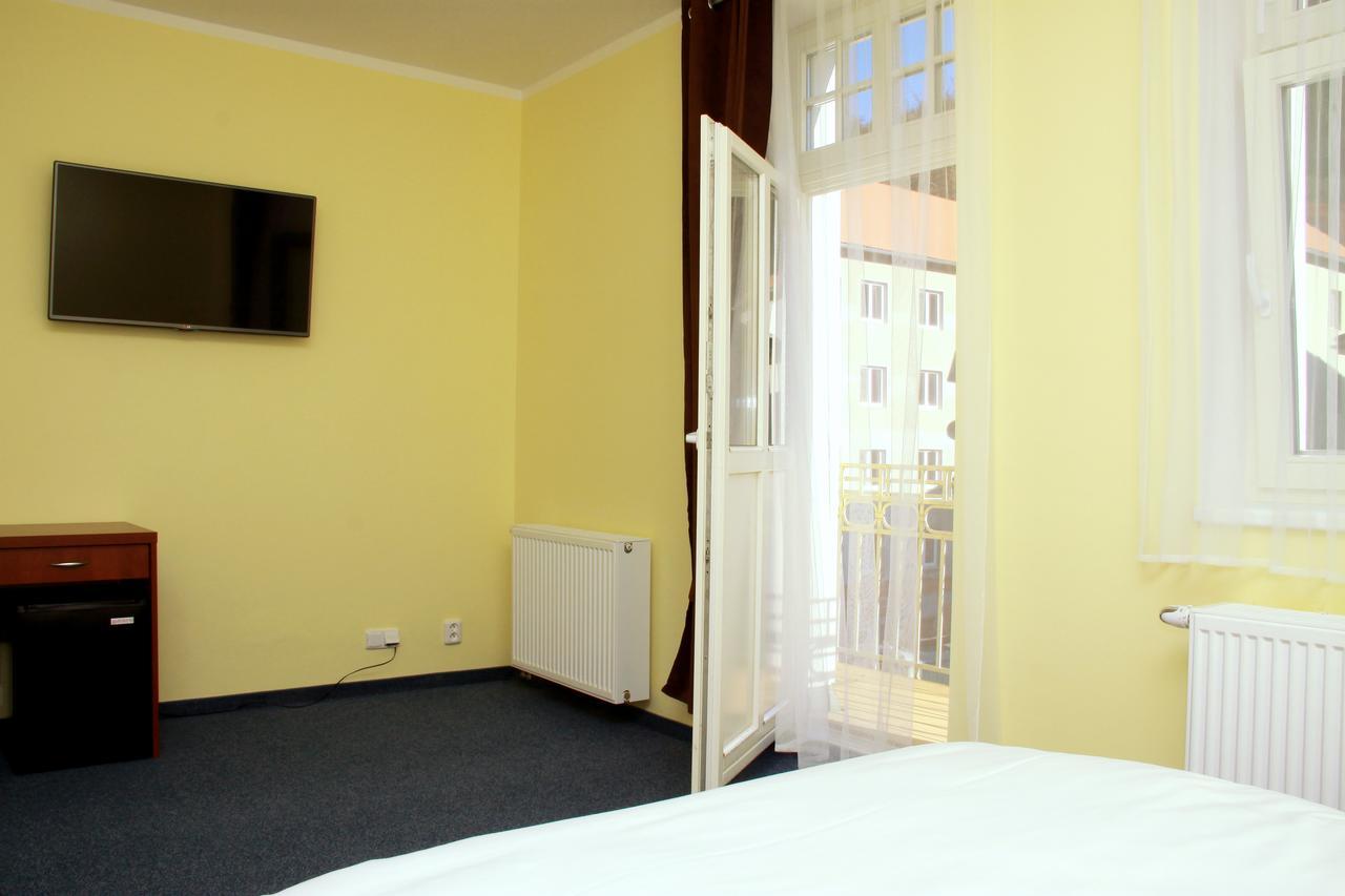 יאסימוב Hotel Vera מראה חיצוני תמונה