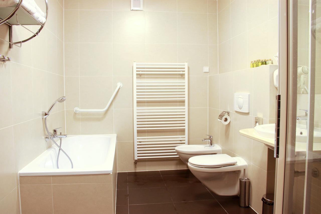 יאסימוב Hotel Vera מראה חיצוני תמונה