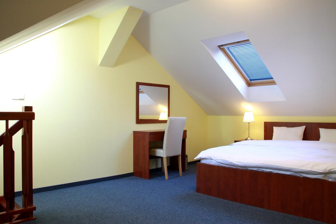 יאסימוב Hotel Vera מראה חיצוני תמונה